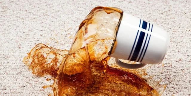 كيفية التخلص من بقع القهوة عن مختلف الأسطح