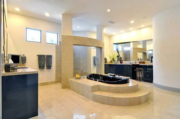 4 أفكار مؤثرة في تصميم حمامك الراقي