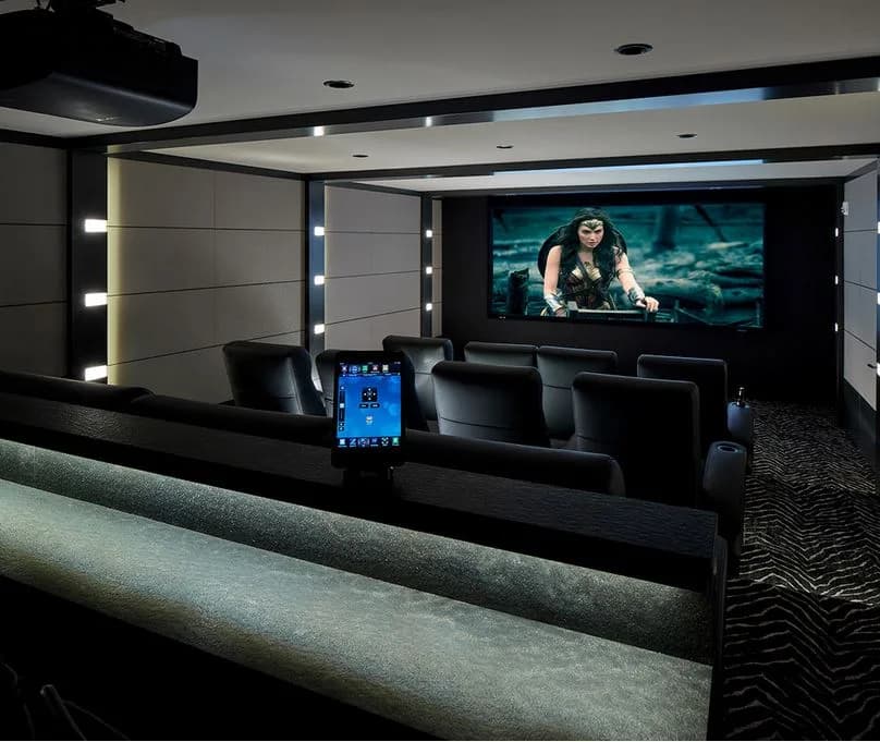 هل فكرت في تصميم سينما في منزلك؟